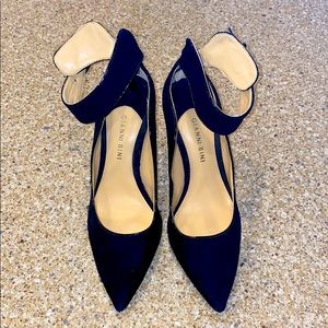 Gianni Bini Suede Pumps!